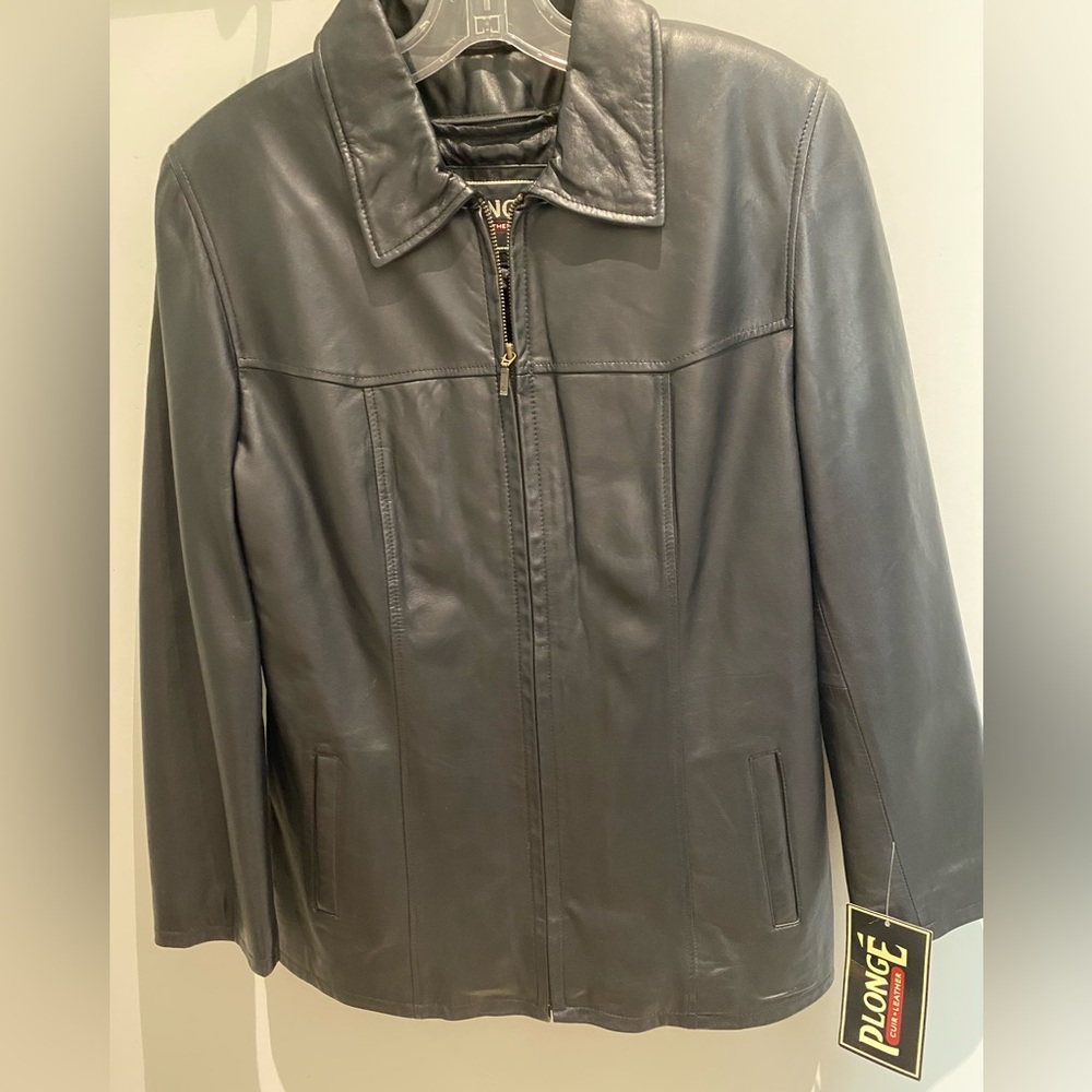 NWT Ladies Plonge Leather Jacket with removable lining and faux fur collar.